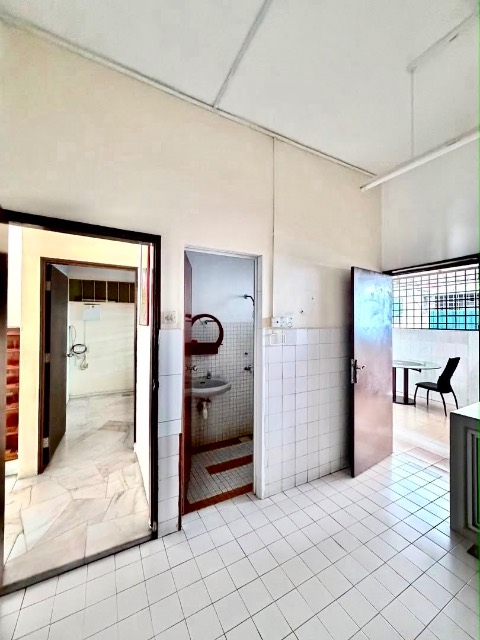 Skudai (Sri Putri) - Double Storey Terrace/ Fully Extended Unit / Good Condition - Thumbnail 12