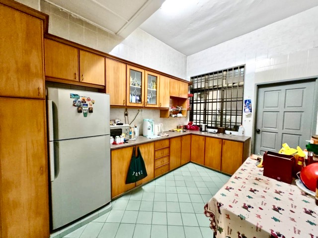 Desa Cemerlang - Double Storey Terrace / Renovated with Kitchen Extended / Gated & Guarded - Thumbnail 7
