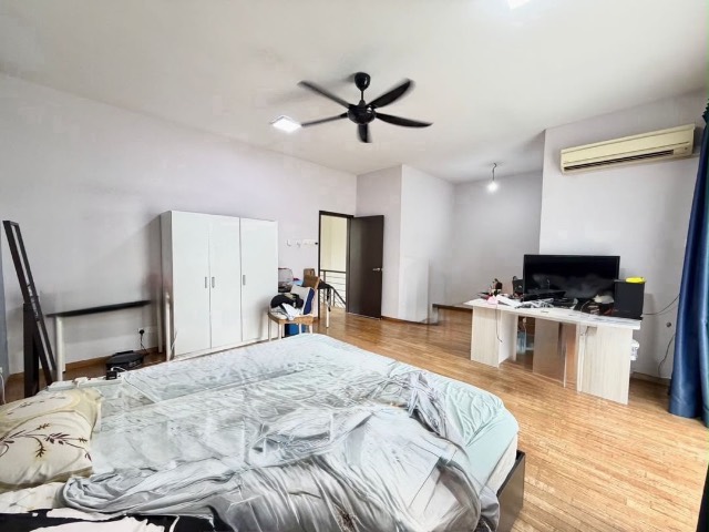 Taman Molek (Molek Haven) - Double Storey Terrace / Corner Lot with Extra Land / Gated & Guarded - Thumbnail 4