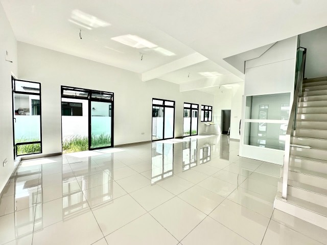 Mutiara Mas (Opal) - Three Storey Cluster / Private Lift in the Unit / Cheapest in the Market - Thumbnail 3