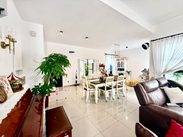 Eco Botanic (The Tate) Double Storey Terrace / Renovated in G&G Community / Only 5 Years House Age - Thumbnail 3