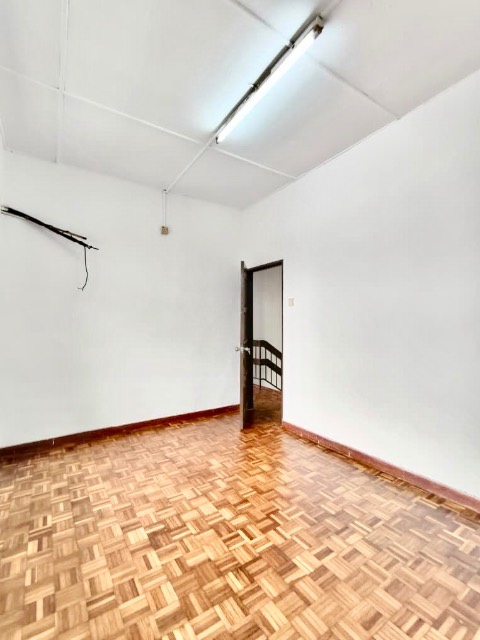 Bukit Kempas - Double Storey Semi Detached / Huge Size with Extra Land / Newly Refurbished - Thumbnail 9