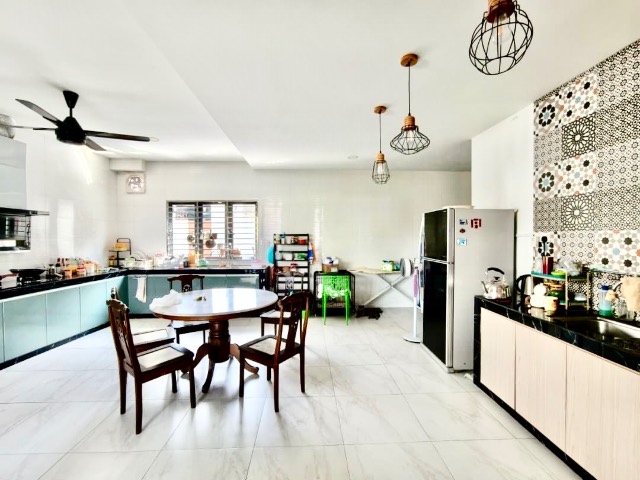 Bukit Indah - Double Storey Terrace / End Lot with 10ft Side Land / Unblock View - Thumbnail 11