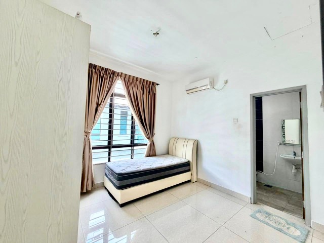 Nusa Bestari (Bestari Height) - Double Storey Cluster / Simple Renovation in Good Condition / Gated & Guarded - Thumbnail 7