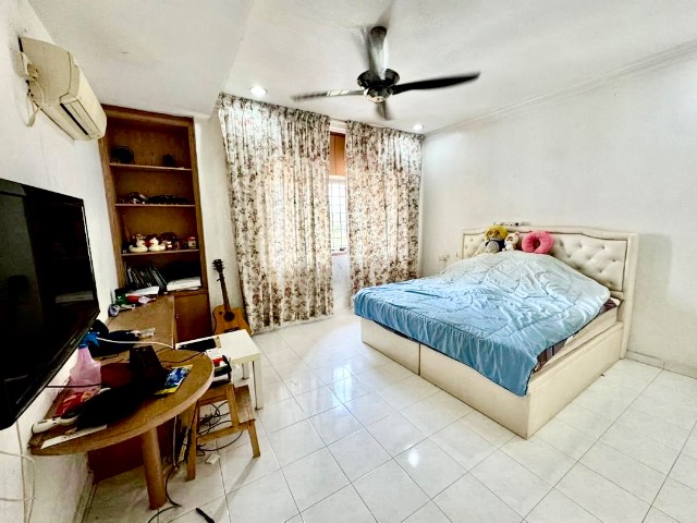 Desa Harmoni (Molek) - Double Storey Terrace / Corner Lot with Bigger Land / Renovated in Good Condition - Thumbnail 4