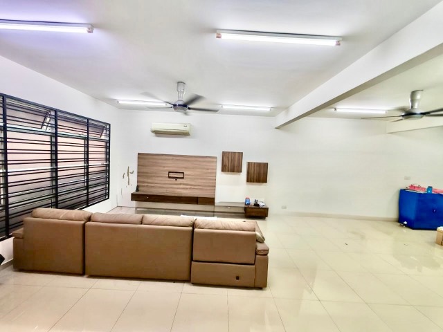 Ehsan Jaya - Double Storey Terrace / Rare Super Long Unit / Extended with MBJB Approval - Thumbnail 2