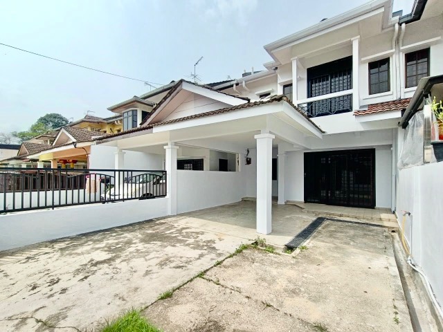 Permas Jaya - Double Storey Terrace / Original Unit / Nearby Highway to SG - Thumbnail 2