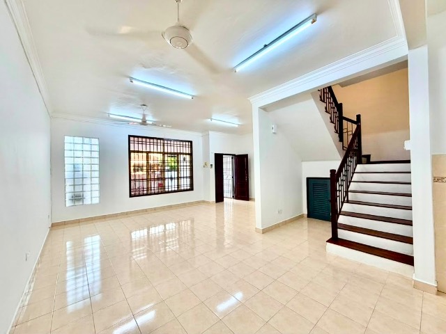 Mutiara Rini - Double Storey Terrace / Rare Unit Below RM700K / Well Maintained in Good Condition - Thumbnail 2