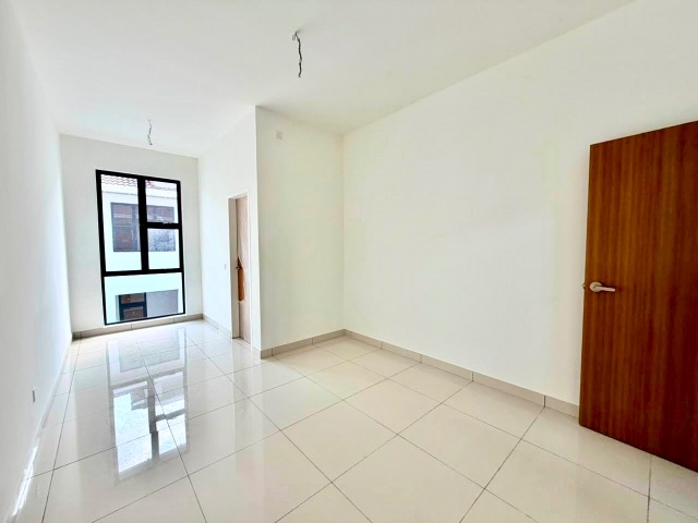 Iskandar Puteri (Senadi Hills) - Double Storey Terrace / Original Bare Unit / 20mins to Tuas - Thumbnail 5