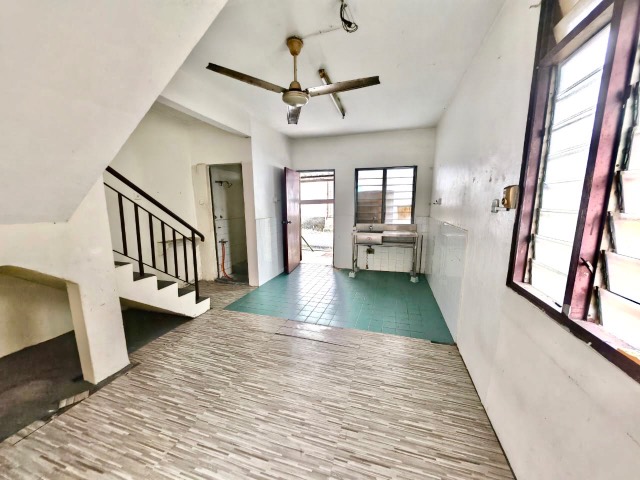 Taman Perling - Double Storey Medium Cost / End Lot with 10ft Extra Land / Original Unit - Thumbnail 8
