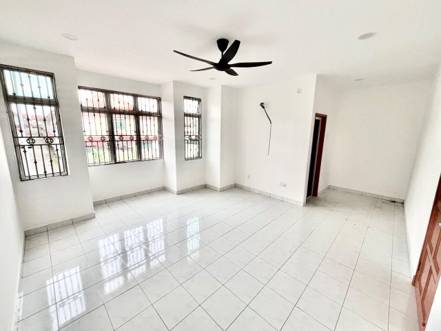 Taman Seri Orkid - Double Storey Terrace / Basic Renovation / nearby Mutiara Rini & Walking distance to Shops - Thumbnail 2