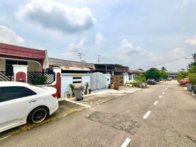 Tun Aminah - Single Storey Terrace / Simple Renovation with Kitchen Extended - Thumbnail 12