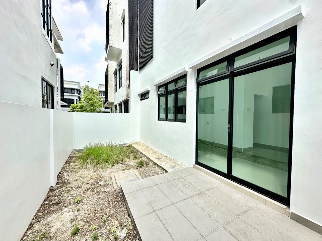 Mutiara Mas (Opal) - Three Storey Cluster / Private Lift in the Unit / Cheapest in the Market - Thumbnail 14