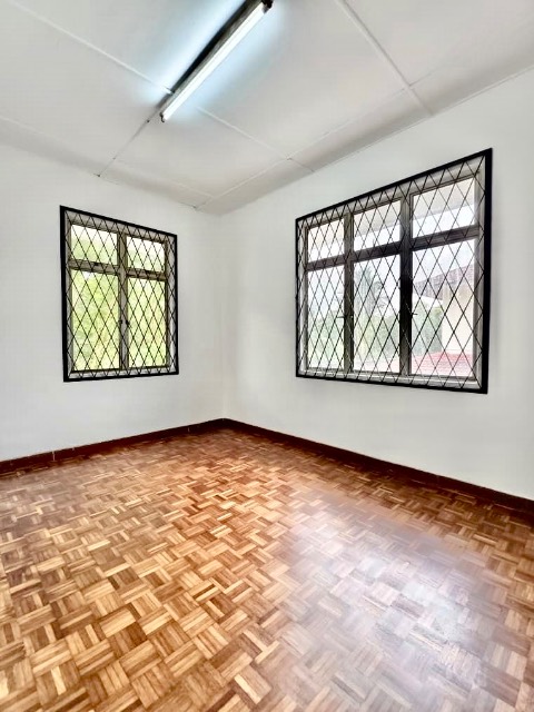 Bukit Kempas - Double Storey Semi Detached / Huge Size with Extra Land / Newly Refurbished - Thumbnail 7