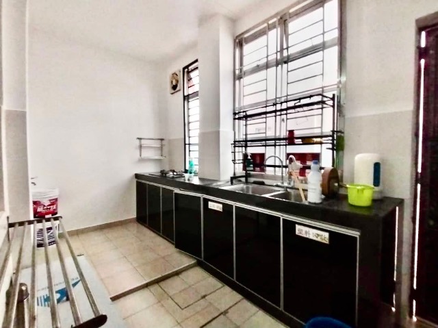 Nusa Sentral - Double Storey Terrace / Basic Renovation / Gated & Guarded - Thumbnail 12