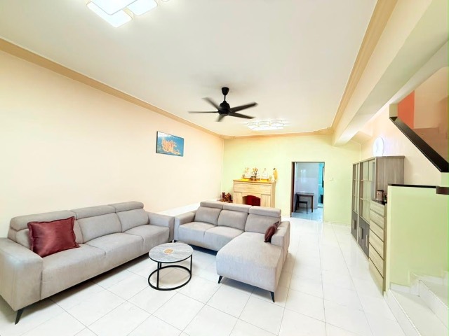 Setia Indah - Double Storey Terrace / Kitchen Extended / Gated & Guarded