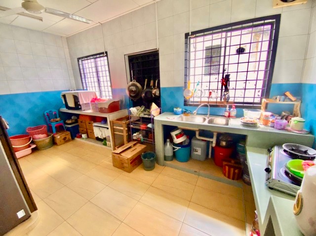 Bukit Indah - Double Storey Terrace / Full Loan Unit / Nearby Shops & Tuas Highway - Thumbnail 10