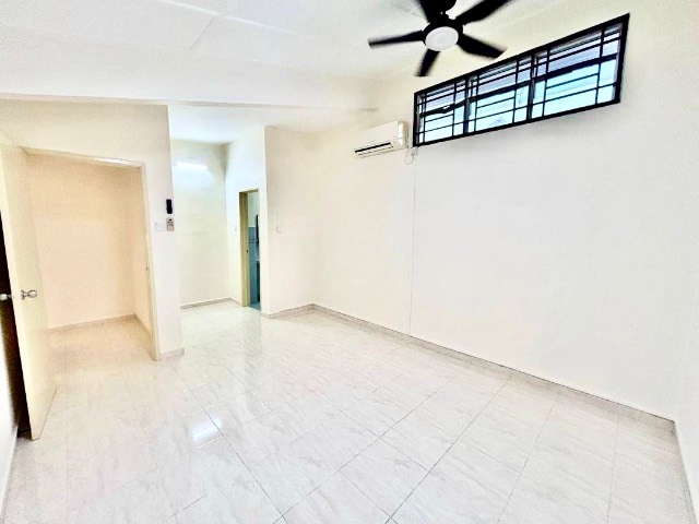 Setia Indah - 1.5 Storey Terrace / Unblock View / Gated & Guarded - Thumbnail 2
