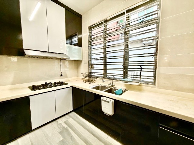 Seri Alam (Bina Park) - Three Storey Terrace / Large Land Area & Built Up / Renovated & Extended - Thumbnail 15