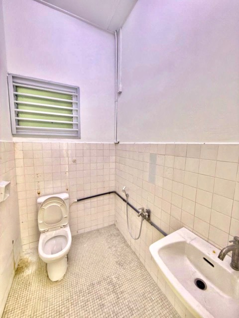 Johor Jaya - Single Storey Terrace / Basic Renovation + Extension / Walking Distance to Shoplot - Thumbnail 11
