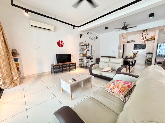 Mount Austin (Glenmarie) - Double Storey Terrace / Larger Type AirBnb Style / Gated & Guarded - Thumbnail 2