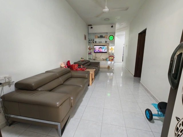 Mount Austin - Single Storey Terrace / Renovated & Well Maintained/ Nearby Shops & Restaurants
