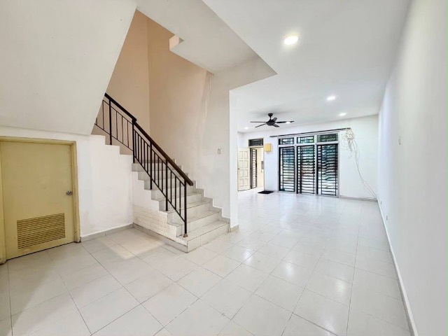 Mount Austin (LA Garden) - Double Storey Terrace / Original Condition / Right Opposite Austin Crest Shoplots - Thumbnail 3