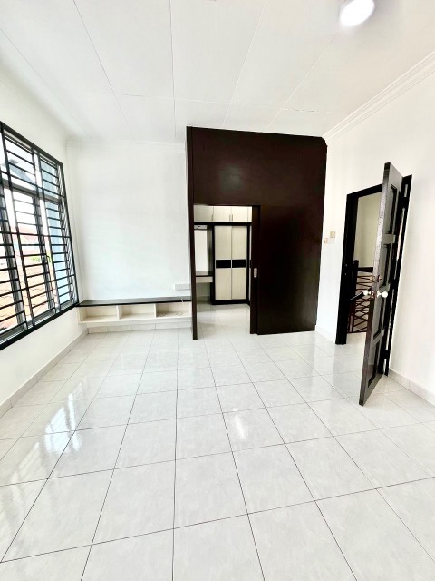 Mutiara Rini - Double Storey Terrace / Renovated & Refurbished / Good Condition - Thumbnail 5