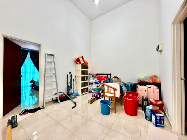 Nusa Sentral - Double Storey Terrace / Fully Renovated Unit / Nearby Tuas 2ndLink - Thumbnail 6