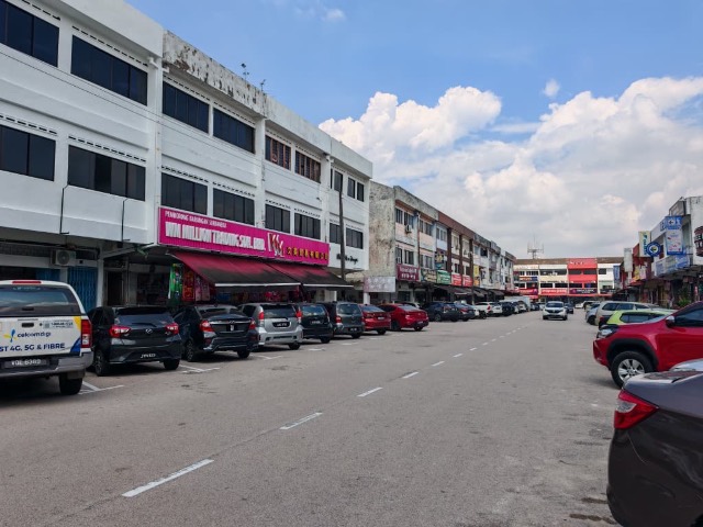Johor Jaya - Three Storey Shop Lot / Main Distributor Street for Businesses / Crowded District - Thumbnail 7
