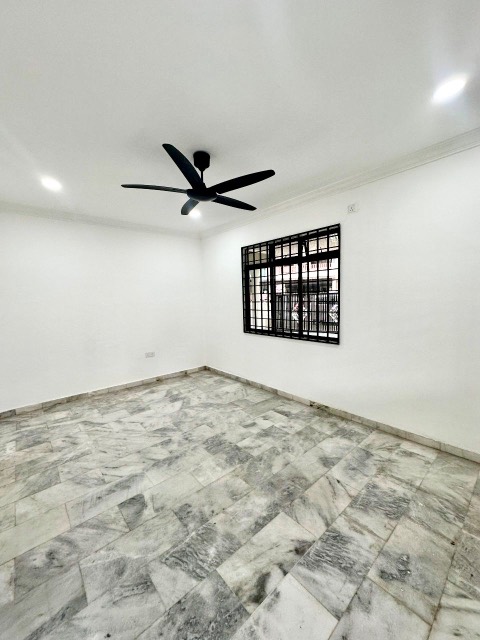 Taman Sri Skudai - Double Storey Terrace Corner Lot / Rare Full Loan Unit / Fully Extended Unit - Thumbnail 4