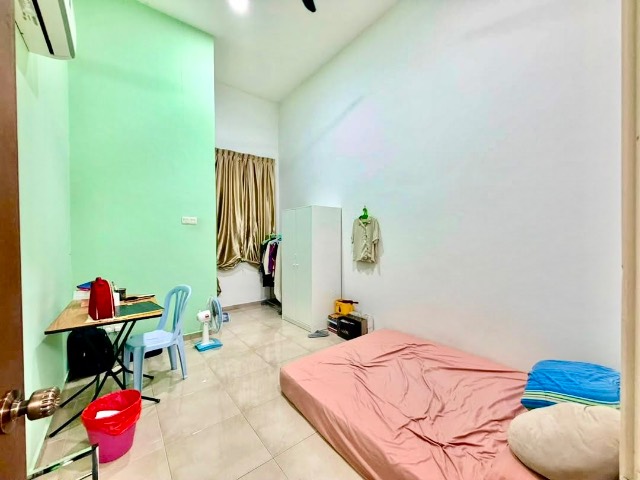 Nusa Sentral - Double Storey Terrace / Fully Renovated Unit / Nearby Tuas 2ndLink - Thumbnail 4