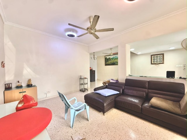 Taman Molek - Double Storey Terrace / Large Spacious Unit / Basic Renovation