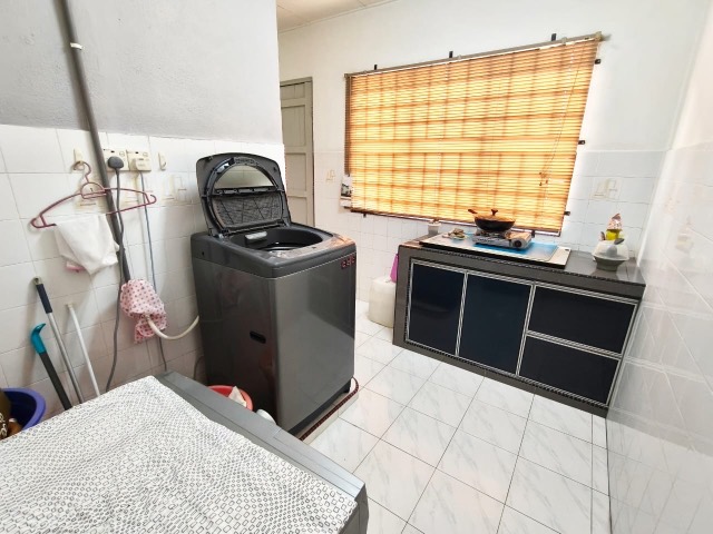 Taman Daya - Double Storey Terrace / Renovated & Extended Unit / Strategic Location Nearby Shoplots - Thumbnail 10