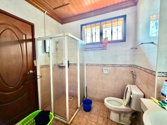 Taman Molek (Redang Villa) - 2.5 Storey Semi Detached / Fully Renovated in Good Condition / Gated & Guarded - Thumbnail 13