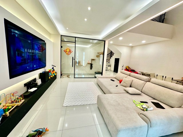 Mutiara Rini - 1.5 Storey Terrace / Fully Renovated Unit / Good Condition - Thumbnail 2
