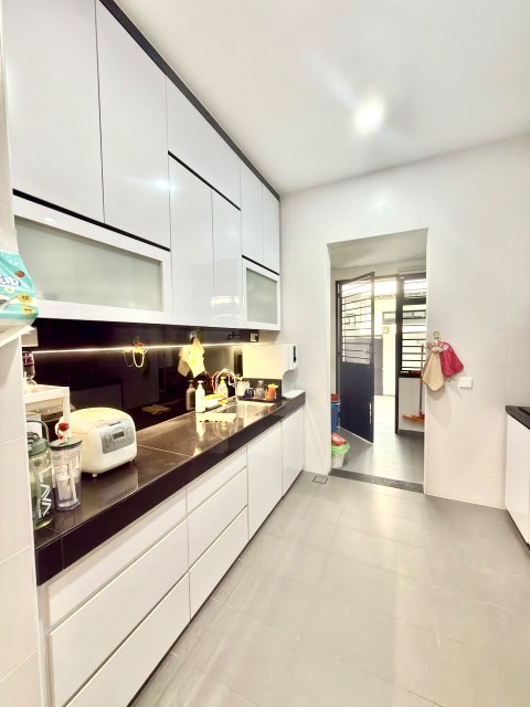 Eco Summer - Double Storey Terrace / Renovated with Partial Furnishing / Opposite of Eco Palladium - Thumbnail 12