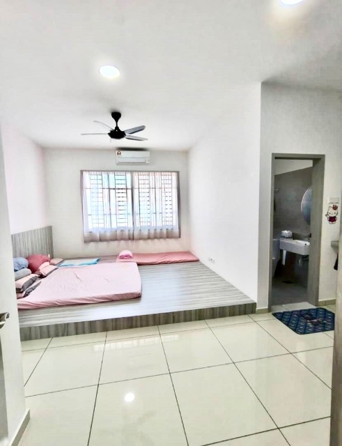 Austin Crest (Ruby) - Double Storey Terrace / Basic Renovation with Furnishings / 3mins to Crest Shoplots - Thumbnail 2