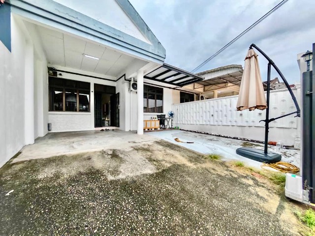 Taman Daya - Single Storey Terrace / Renovated with Kitchen Extension / Nearby Setia Indah & Mount Austin