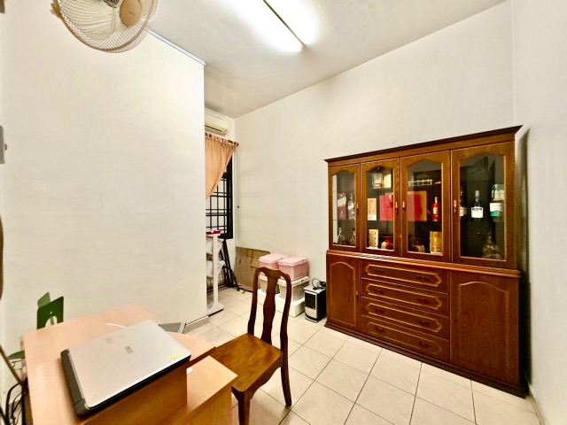 Desa Cemerlang - Double Storey Terrace / Renovated with Kitchen Extended / Gated & Guarded - Thumbnail 6
