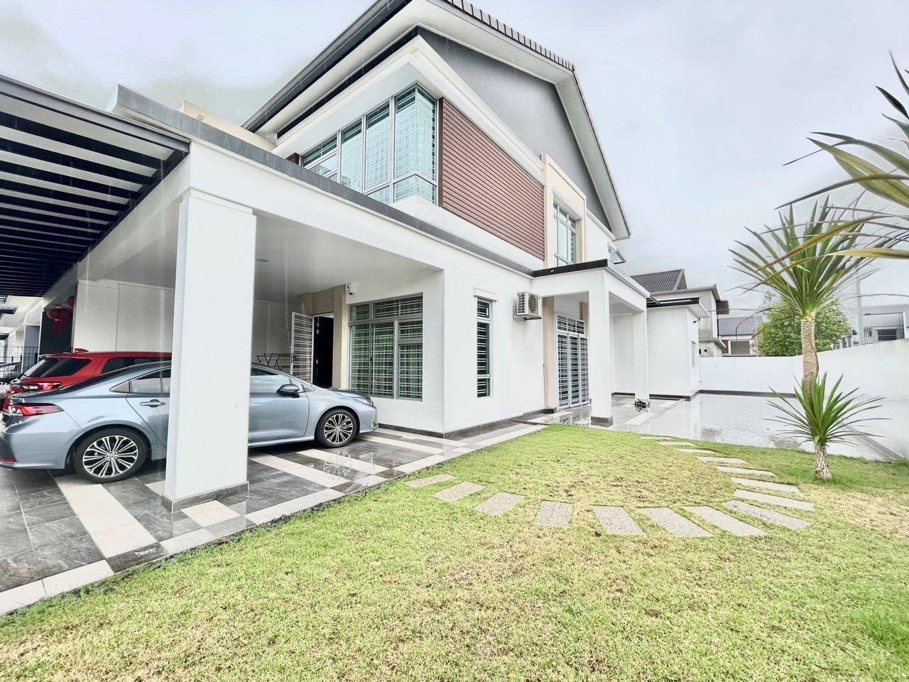 Impian Emas (Iconia) - Double Storey Corner Lot / Fully Renovated Unit / Unblock View - Photo 1