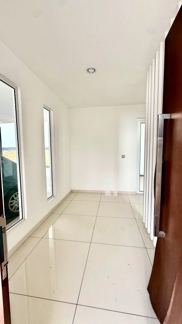 Taman Nusa Duta - Double Storey Semi Detached / Corner Lot with 30ft Side Land / Surrounded by TF Mart & Many Shoplots - Thumbnail 2