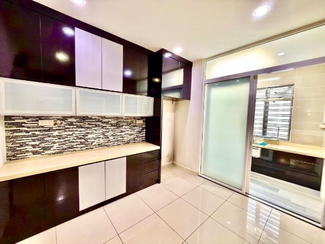Seri Alam (Bina Park) - Three Storey Terrace / Large Land Area & Built Up / Renovated & Extended - Thumbnail 14