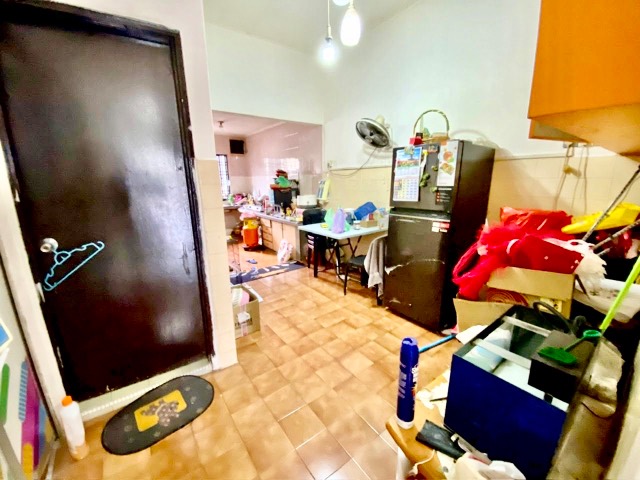 Johor Jaya - Single Storey Terrace / Extended Kitchen & Room / Nearby School & Shoplots - Thumbnail 3
