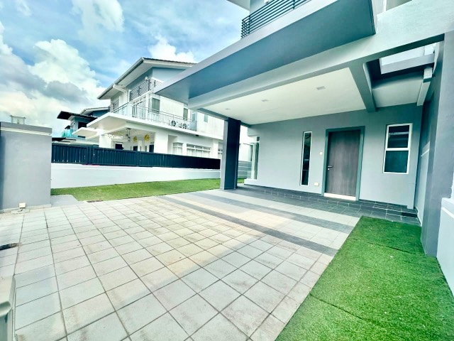 Horizon Hills - Three Storey Cluster / Renovated in Good Condition / Gated & Guarded - Thumbnail 2