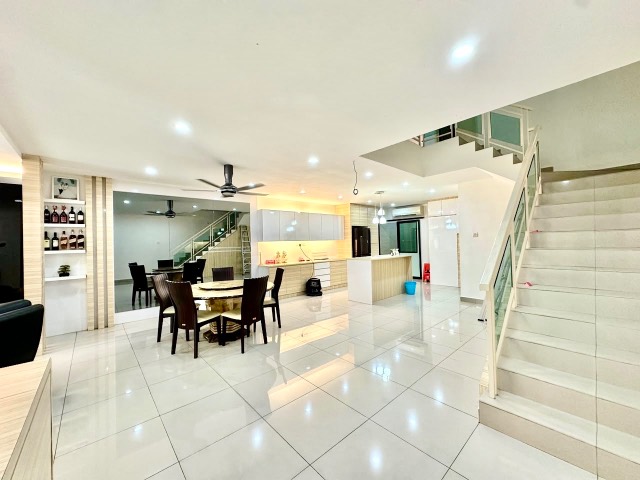 Seri Austin (Lakeview) - Double Storey Terrace / Fully Renovated & Furnished / Unblock View - Thumbnail 12