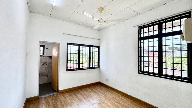Skudai - Double Storey Terrace / Corner Lot with Bigger Land / Nearby Highway - Thumbnail 5
