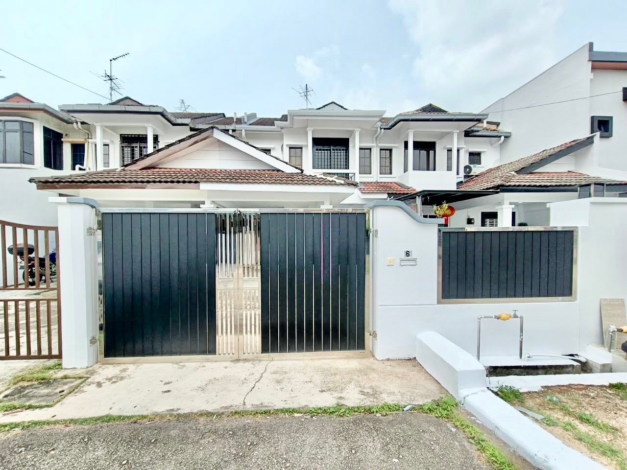 Permas Jaya - Double Storey Terrace / Original Unit / Nearby Highway to SG - Photo 1