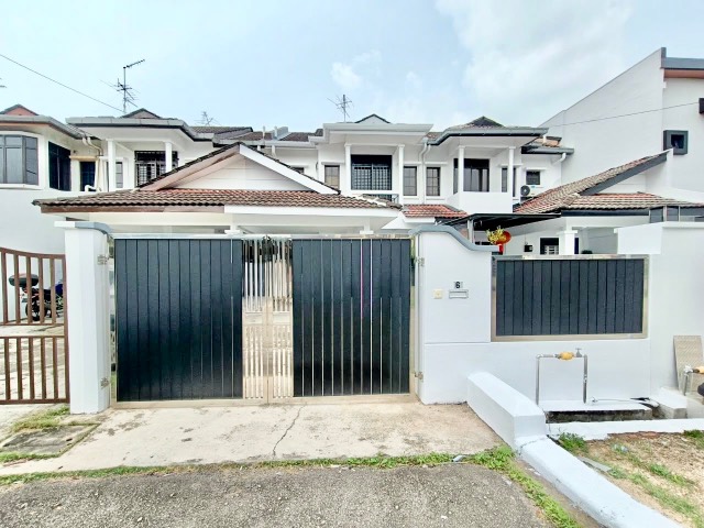 Permas Jaya - Double Storey Terrace / Original Unit / Nearby Highway to SG