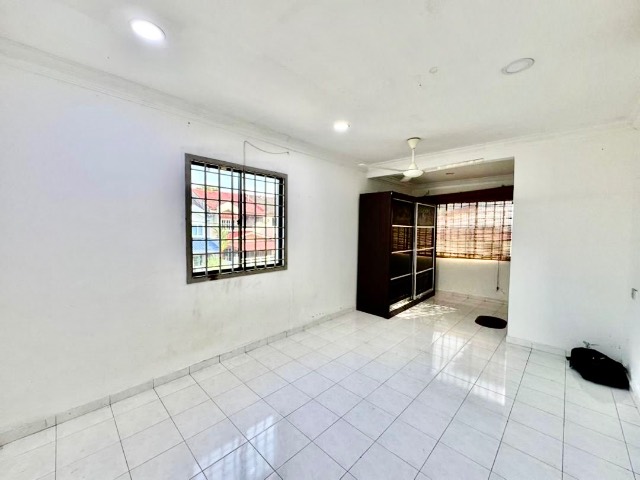 Desa Harmoni (Molek) - Double Storey Terrace / Corner Lot with Bigger Land / Renovated in Good Condition - Thumbnail 8